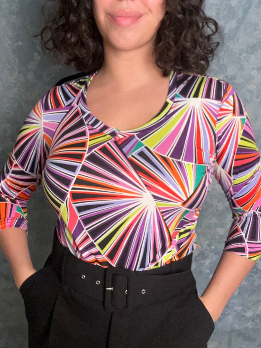 WOW Geometric Print Stretch Top Size Small